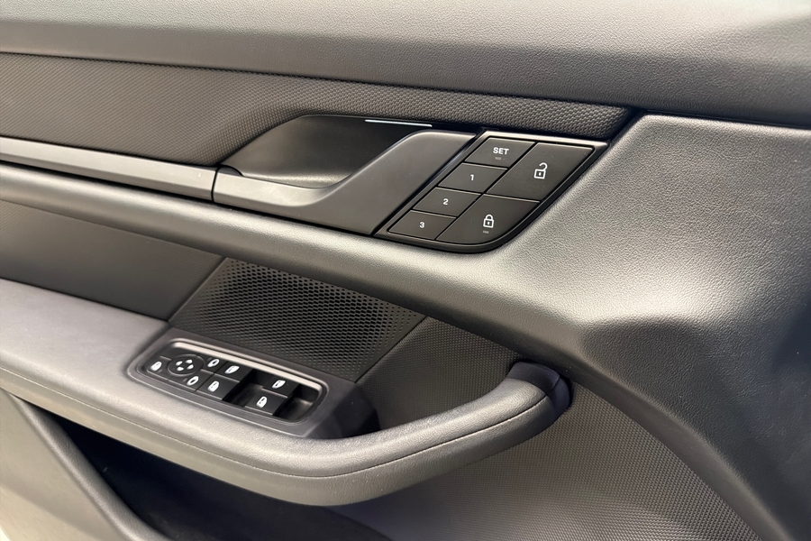 Porsche Taycan vaihtoauto