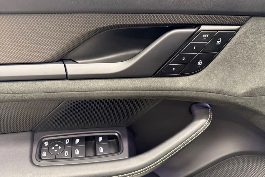 Porsche Taycan vaihtoauto