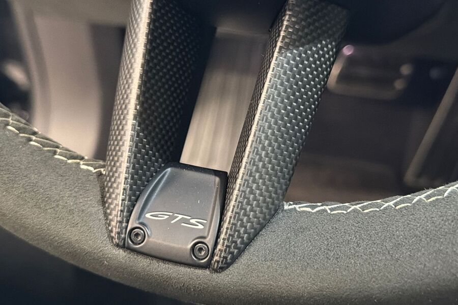 Porsche Taycan vaihtoauto