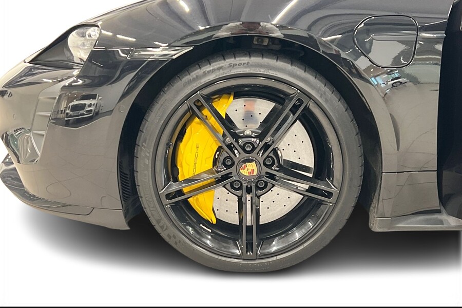 Porsche Taycan vaihtoauto