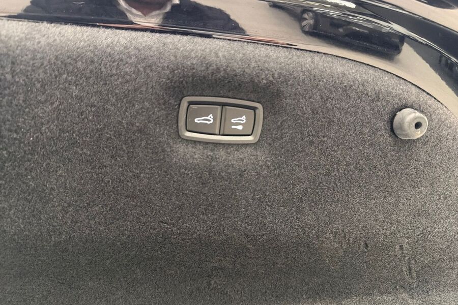 Porsche Taycan vaihtoauto