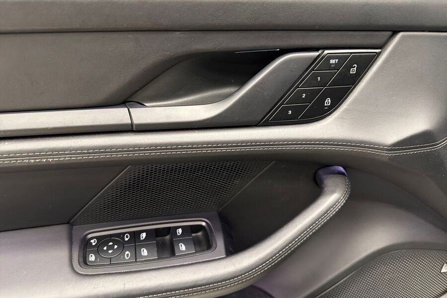 Porsche Taycan vaihtoauto