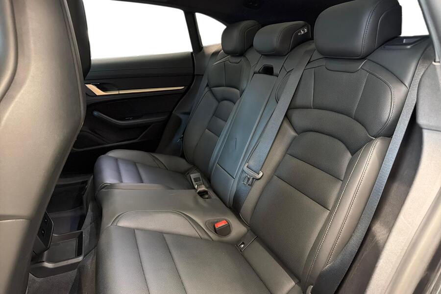 Porsche Taycan vaihtoauto