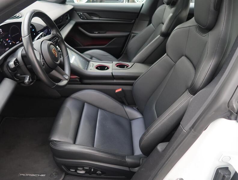 Porsche Taycan vaihtoauto