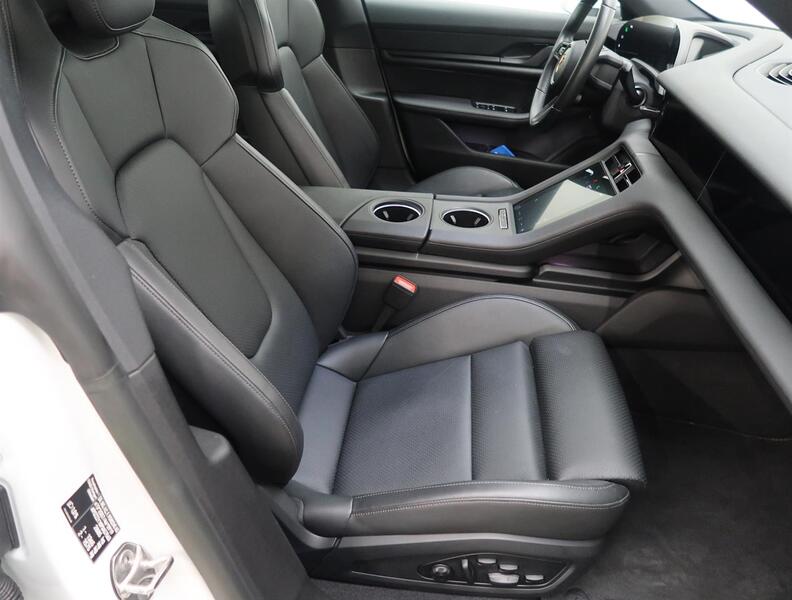 Porsche Taycan vaihtoauto