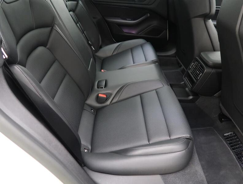 Porsche Taycan vaihtoauto