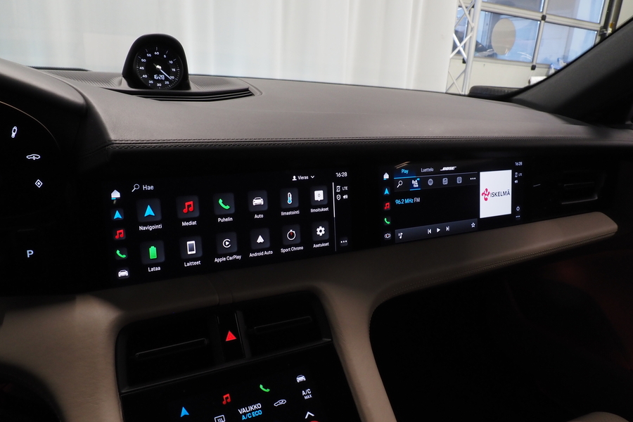 Porsche Taycan vaihtoauto