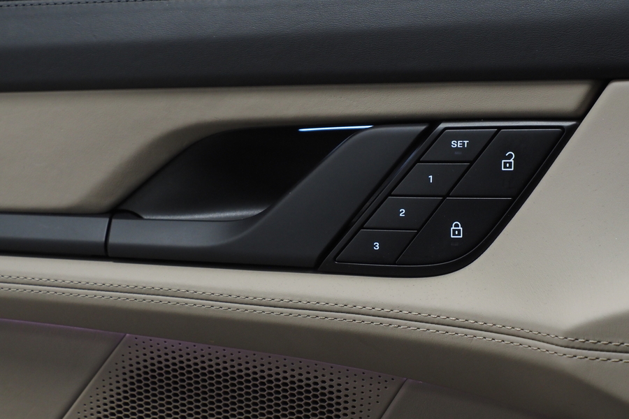 Porsche Taycan vaihtoauto