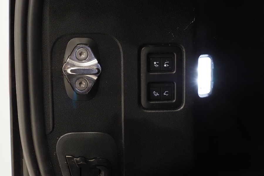 Land Rover Defender vaihtoauto