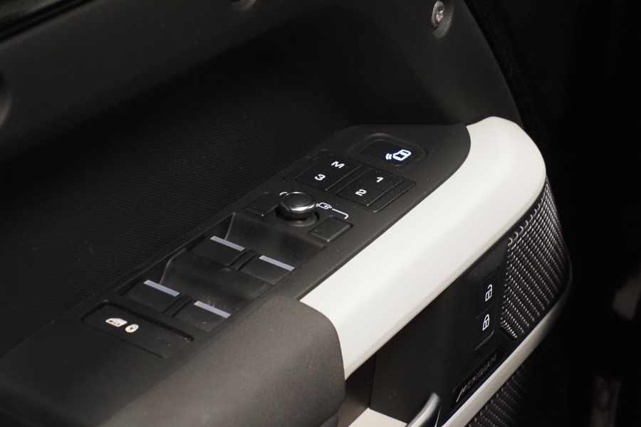 Land Rover Defender vaihtoauto