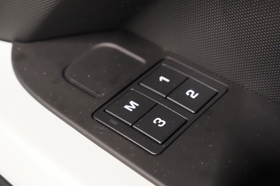 Land Rover Defender vaihtoauto