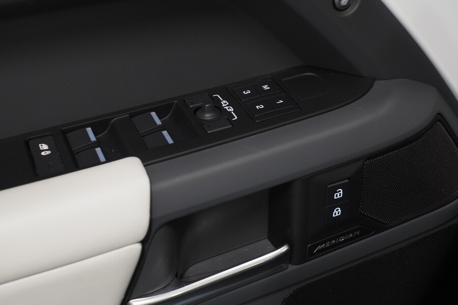 Land Rover Defender vaihtoauto