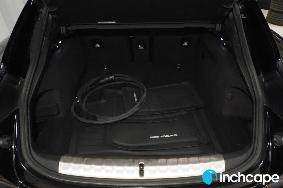 Porsche Taycan vaihtoauto