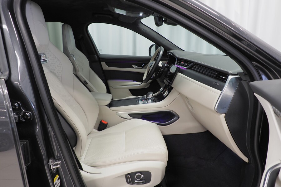 Jaguar F-PACE vaihtoauto