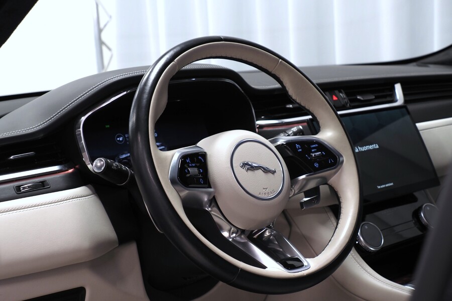 Jaguar F-PACE vaihtoauto