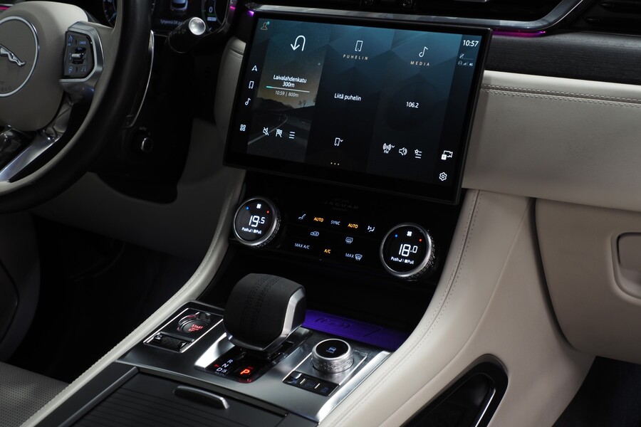 Jaguar F-PACE vaihtoauto