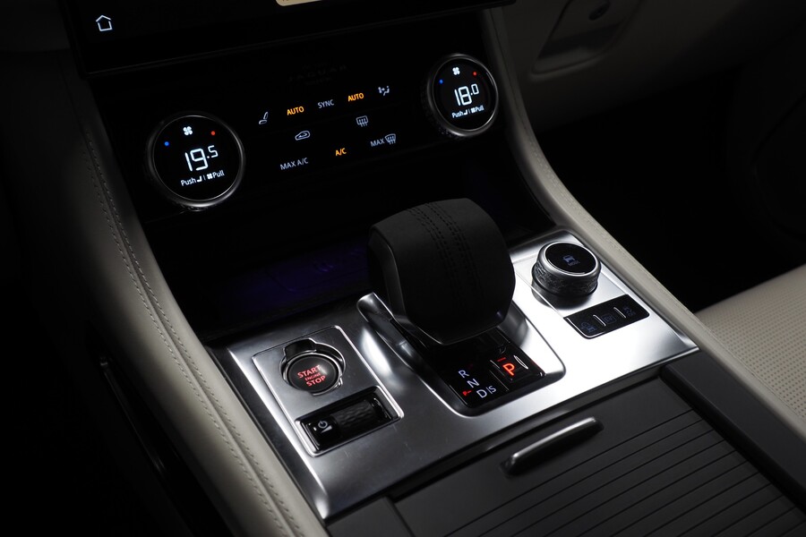 Jaguar F-PACE vaihtoauto