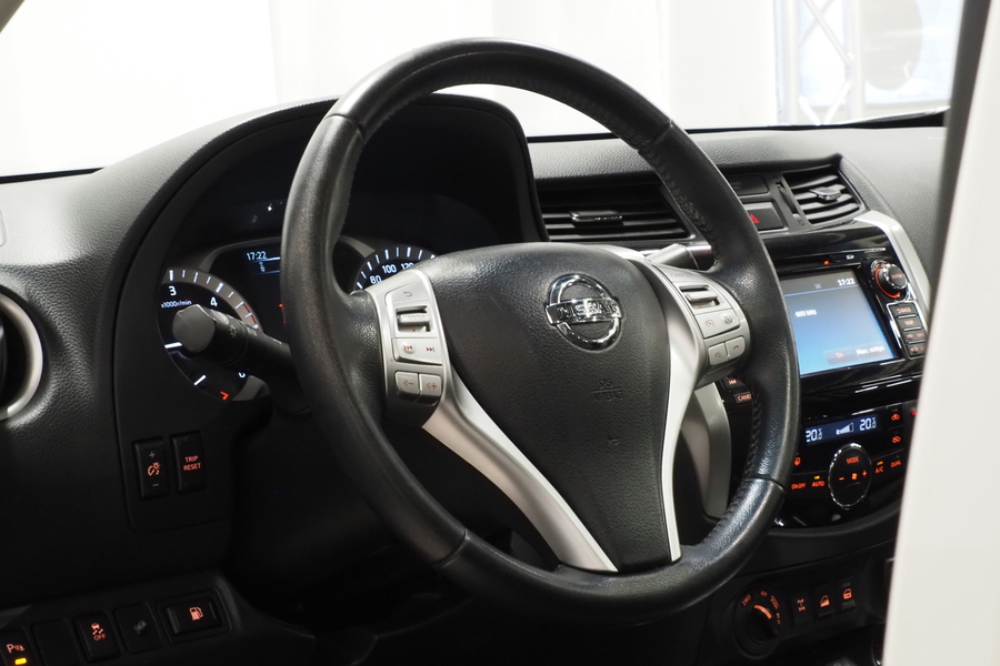 Nissan Navara vaihtoauto