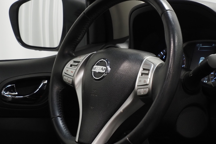 Nissan Navara vaihtoauto