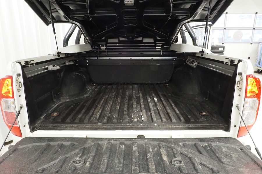 Nissan Navara vaihtoauto