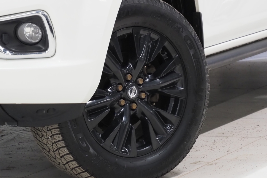 Nissan Navara vaihtoauto