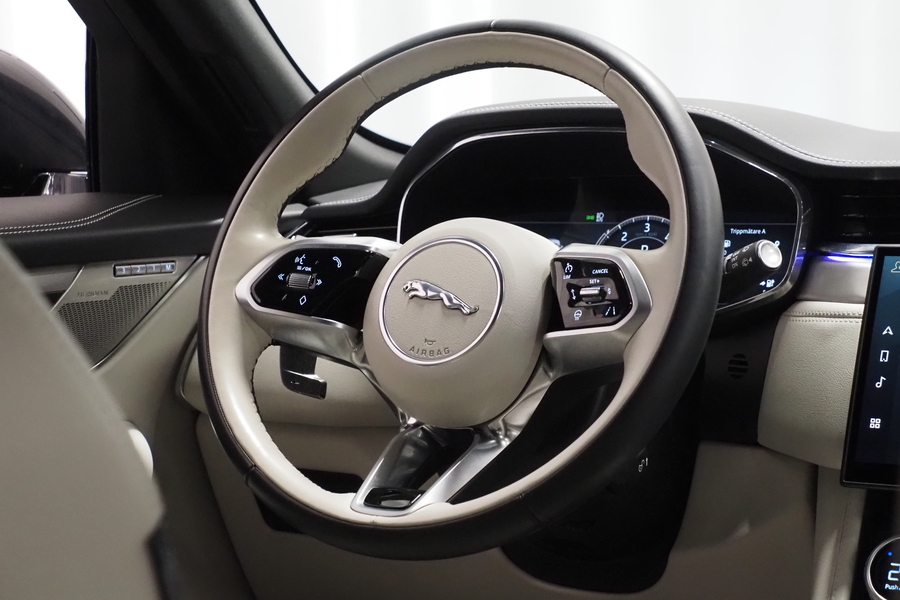 Jaguar F-PACE vaihtoauto