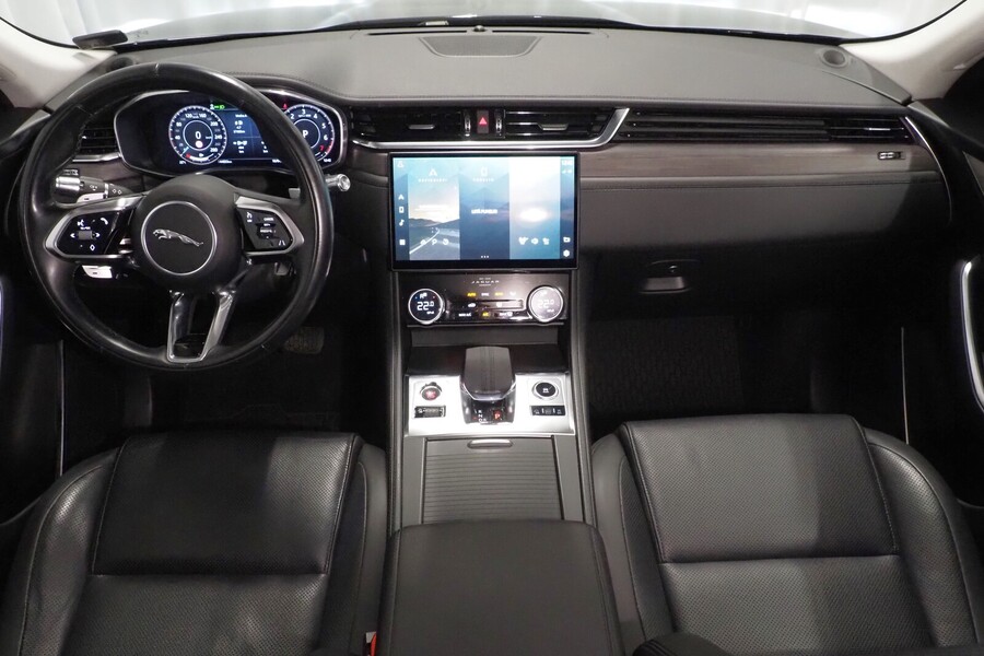 Jaguar F-PACE vaihtoauto