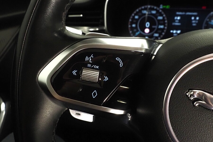 Jaguar F-PACE vaihtoauto