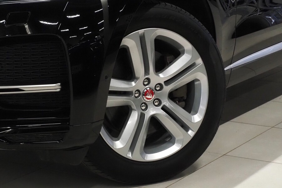 Jaguar F-PACE vaihtoauto