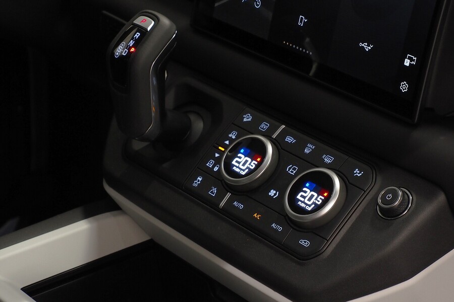 Land Rover Defender vaihtoauto