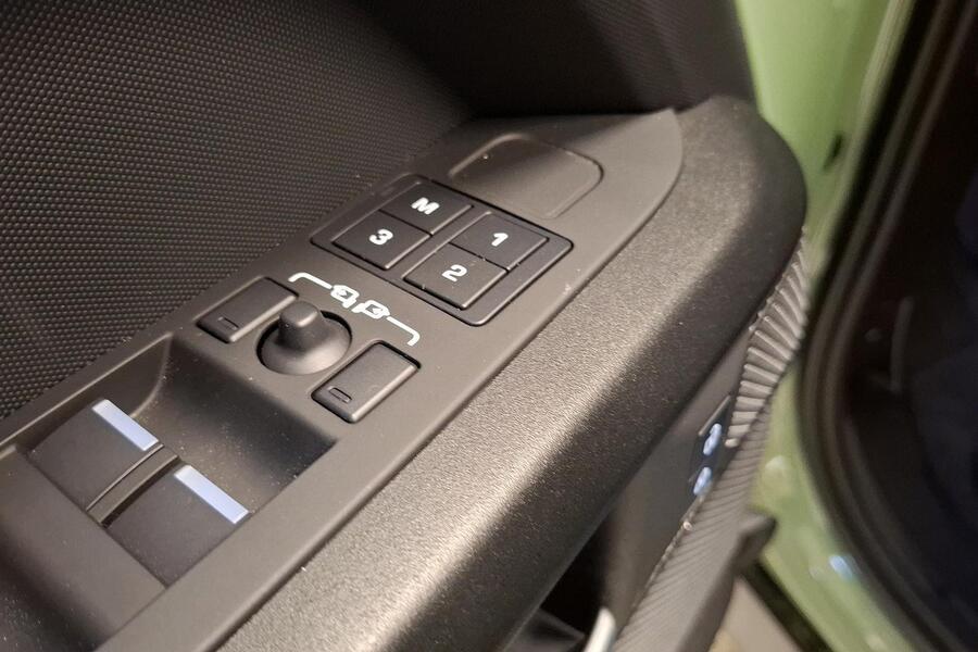 Land Rover Defender vaihtoauto