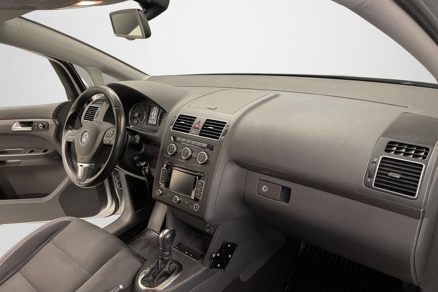 Volkswagen Touran vaihtoauto