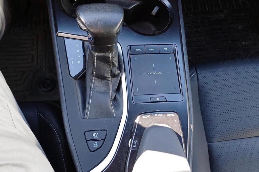 Lexus UX vaihtoauto