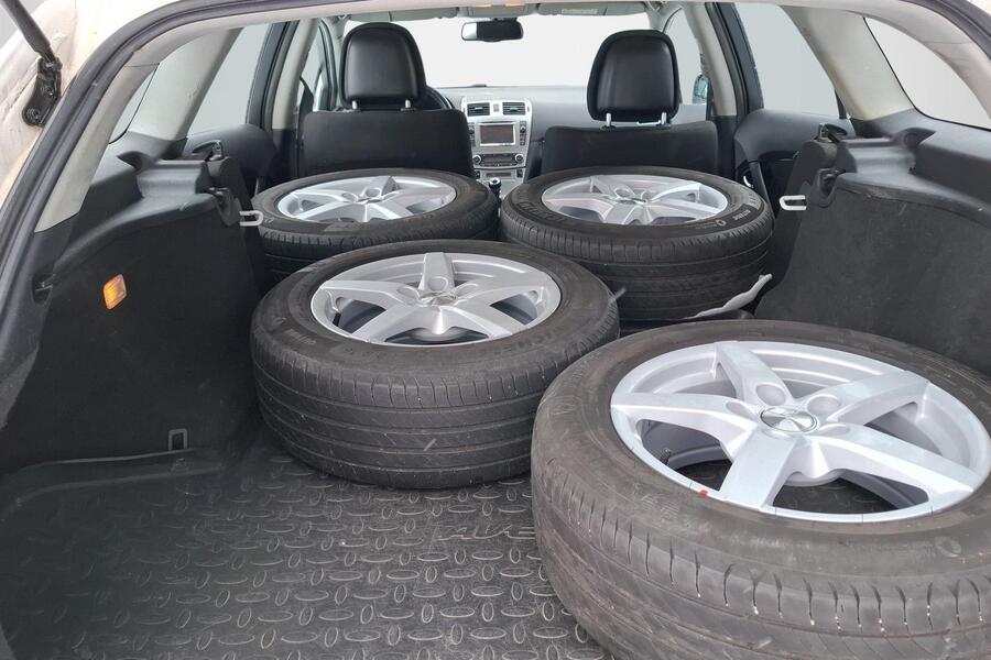 Toyota Avensis vaihtoauto