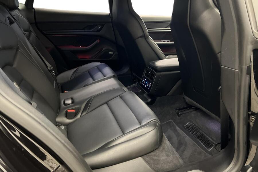 Porsche Taycan vaihtoauto