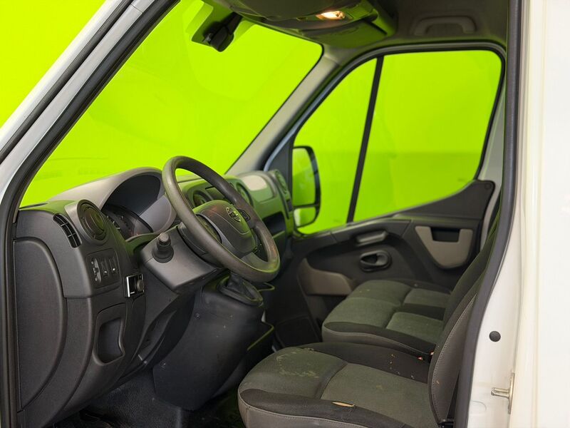 Nissan NV400 vaihtoauto