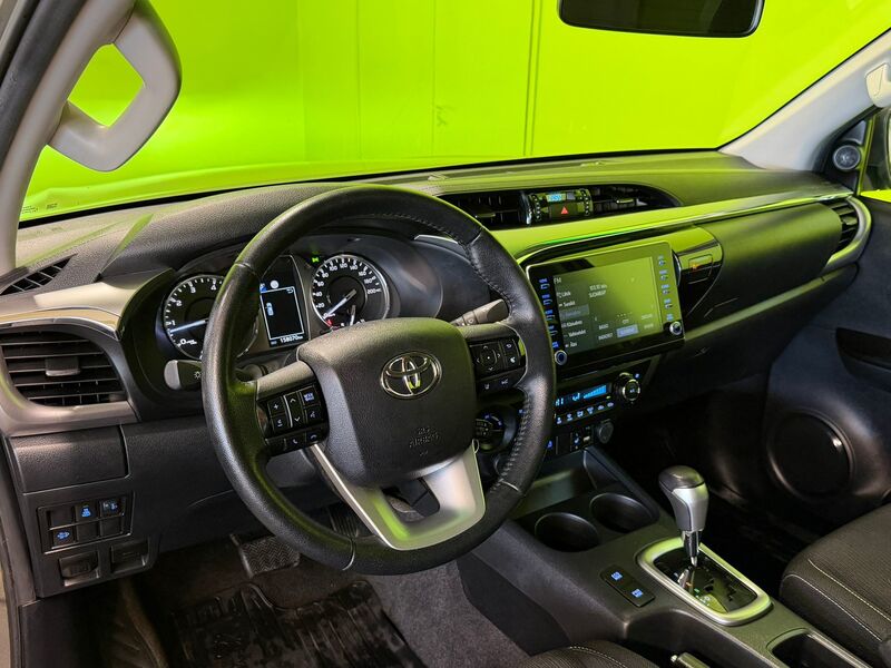 Toyota Hilux vaihtoauto