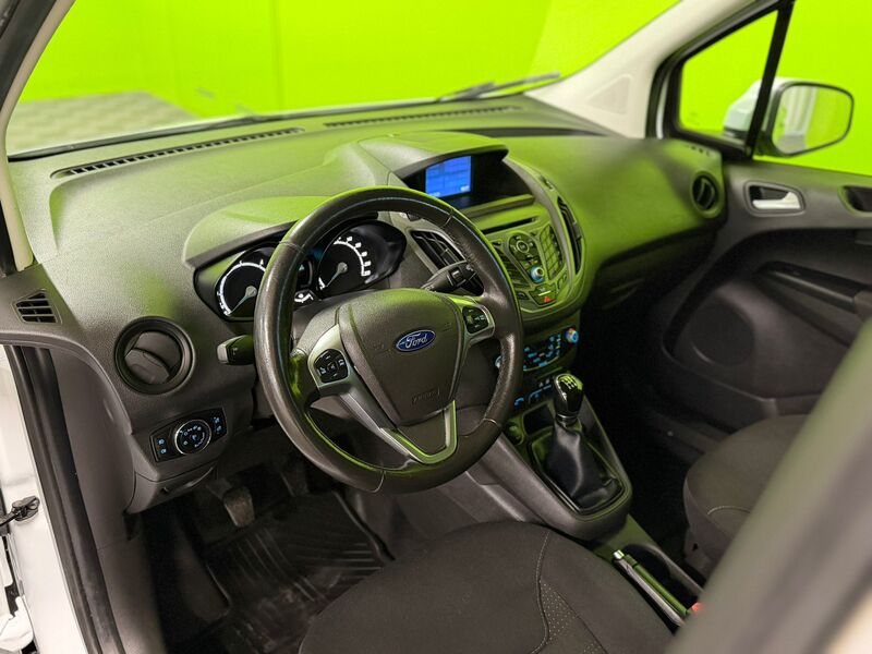 Ford Transit Courier vaihtoauto