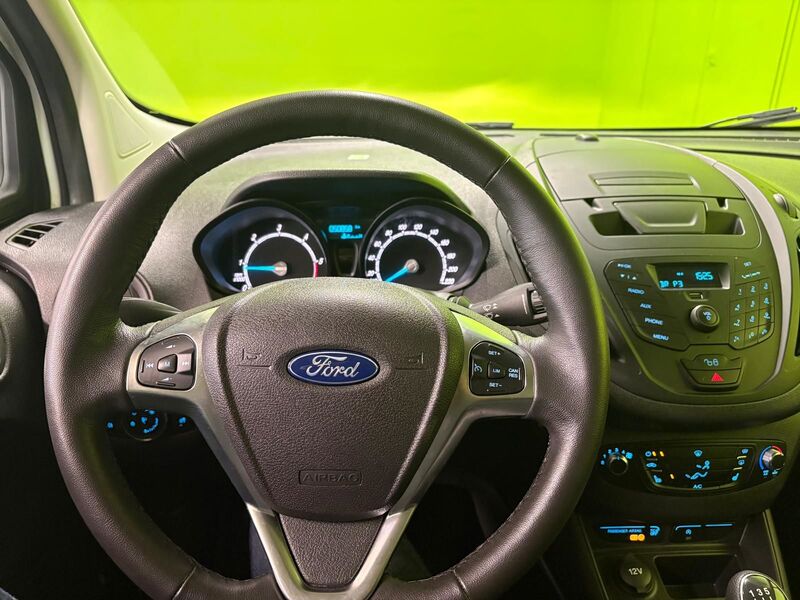 Ford Transit Courier vaihtoauto