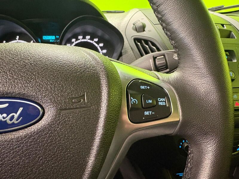 Ford Transit Courier vaihtoauto