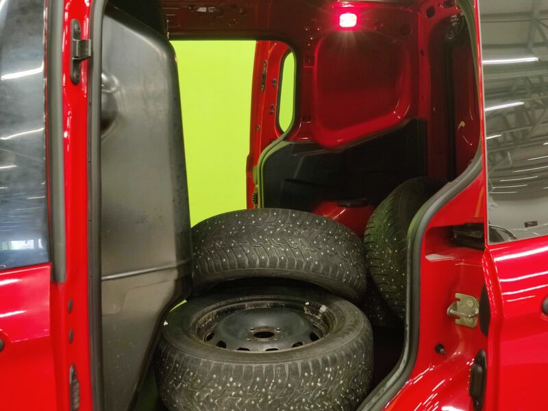 Ford Transit Courier vaihtoauto