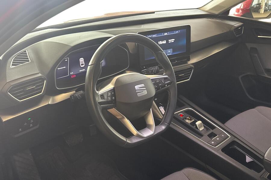 SEAT Leon Sportstourer vaihtoauto