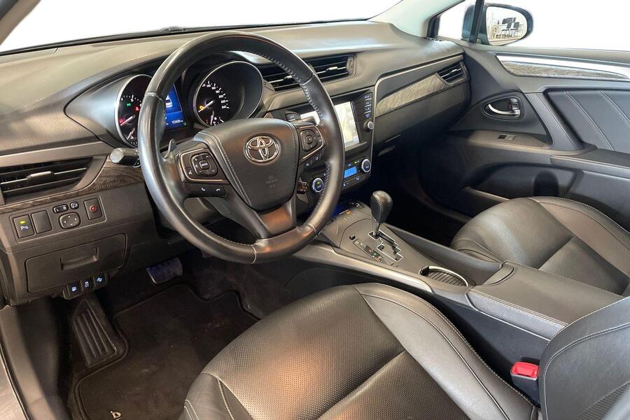 Toyota Avensis vaihtoauto