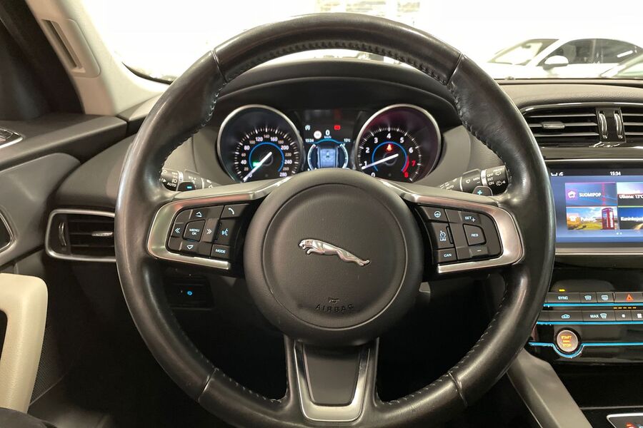 Jaguar F-PACE vaihtoauto