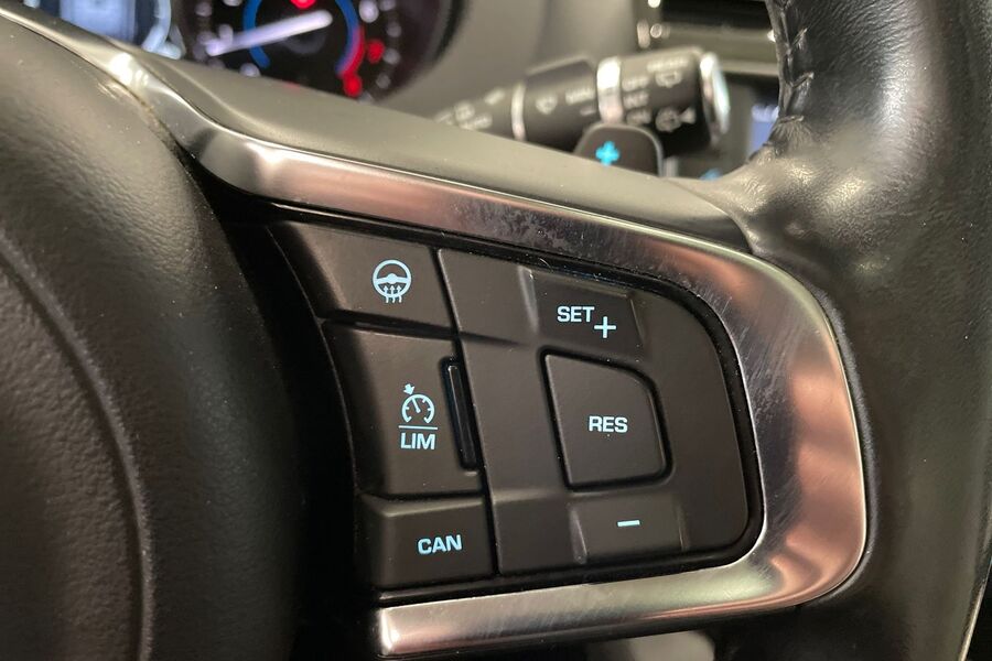 Jaguar F-PACE vaihtoauto