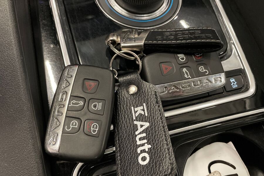 Jaguar F-PACE vaihtoauto