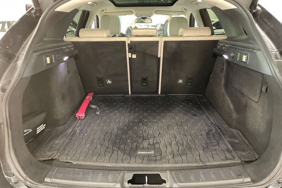 Jaguar F-PACE vaihtoauto