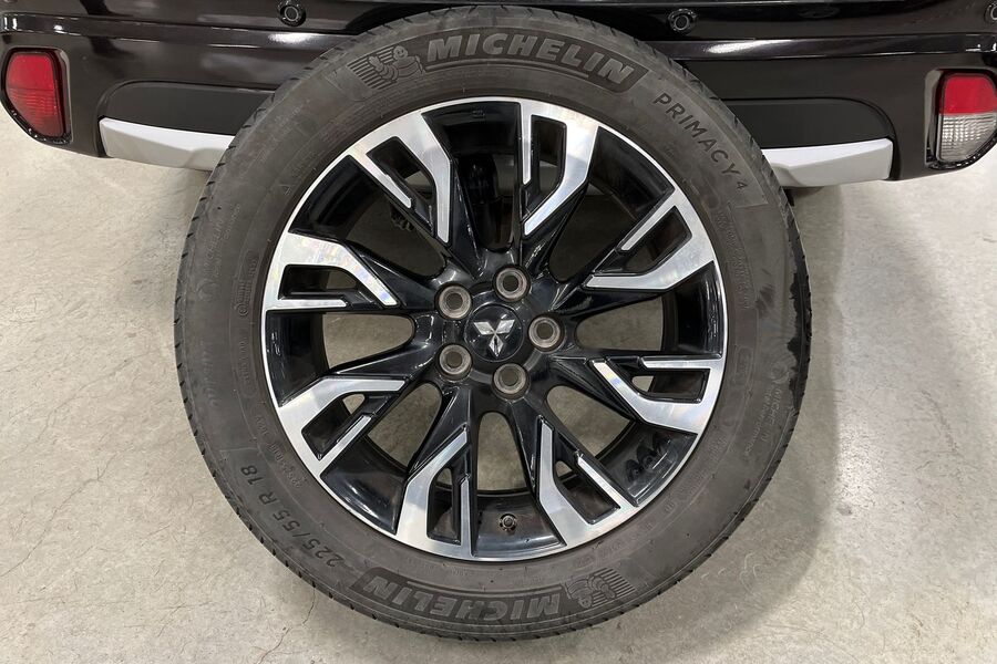 Mitsubishi Outlander PHEV vaihtoauto