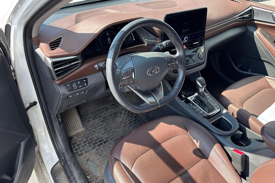Hyundai IONIQ plug-in vaihtoauto