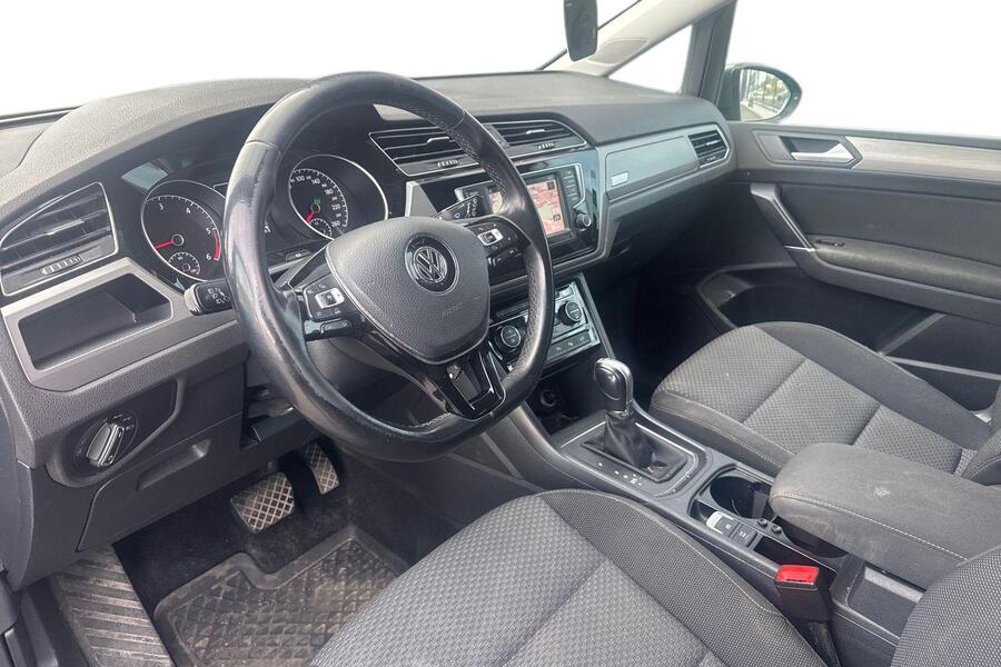 Volkswagen Touran vaihtoauto